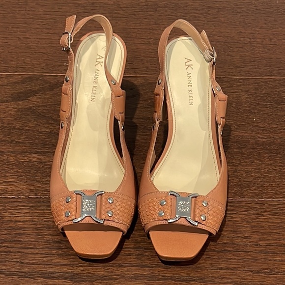 Anne Klein Women’s Brown Peep Toe Heels Size 8.5 - Picture 2 of 7